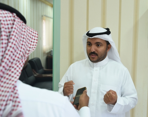 مركز خيري يستضيف ويؤهل ساكني الطرق والجسور